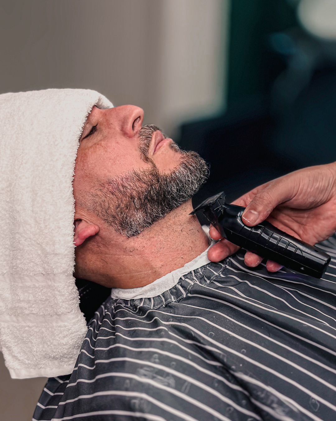 Corte de cabelo e barba masculino na BARBER HOUSE em Praia Grande